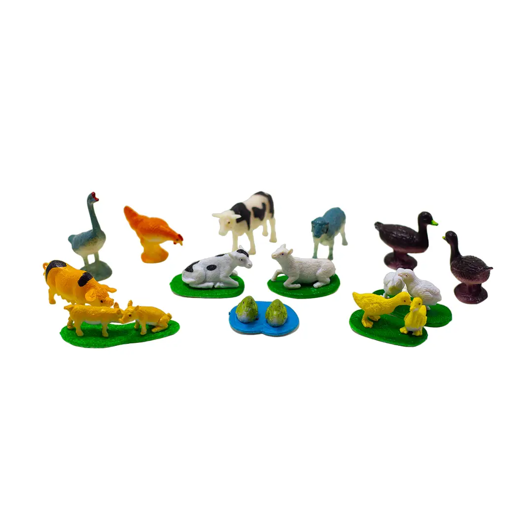 Animales plásticos pequeños de granja